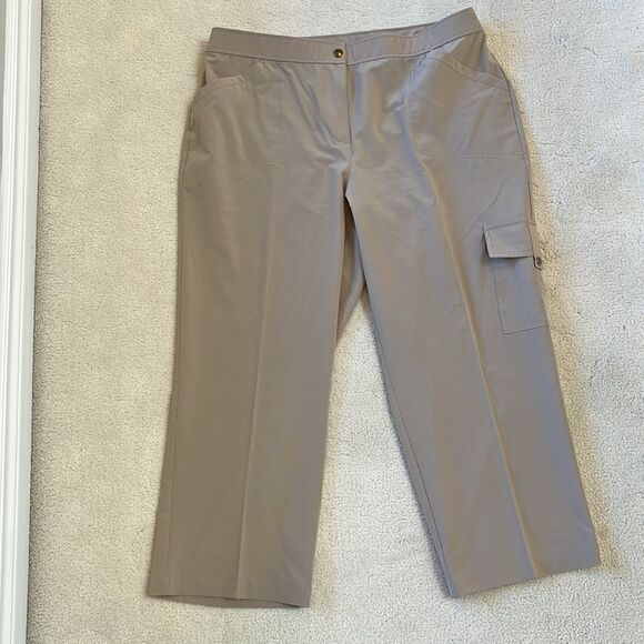 Chico’s Weekends Khaki Flat Front Crop Capri Pants Size 1 US M/8 - Picture 4 of 9